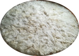White alpaca fur carpet round without border