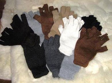 125 Paar gestrickte Finger Handschuhe in Naturfarben aus Alpakawolle, Großhandel