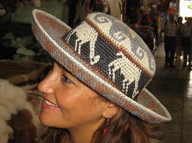 Peruanischer leichter Hut fuer den Sommer in verschiedenen Grautoenen
