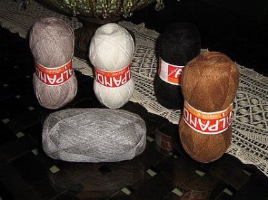 450 Gramm Alpakawolle in 5 Ballen zum selber stricken