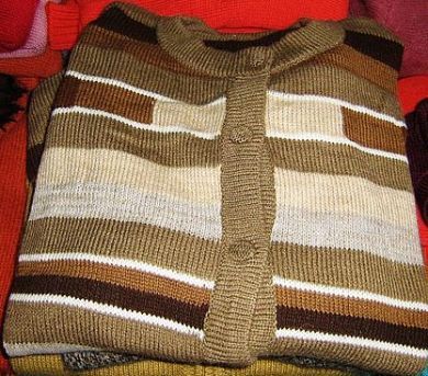 Damen Strickjacke in verschiedenen Brauntoenen aus Alpakawolle