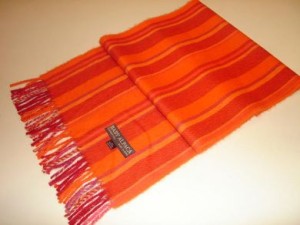 Orange farbener eleganter Schal aus reiner Babyalpaka Wolle