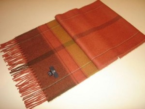Kostbarer Schal aus Babyalpaka Wolle, Orange Farben