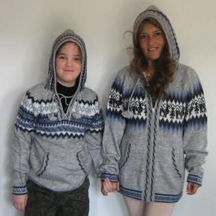 2 hooded sweaters made of alpaca fleece in a set