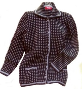 Klassische Strickjacke, peruanische Alpakawolle, Schwarz