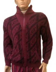 Weinrote Herren Rollkragen Strickjacke, peruanische Alpakawolle