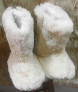 Rustikale Alpaka Fellschuhe aus den Anden Peru's