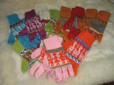 100 pairs of colored mixed finger gloves with alpaca design made of alpaca wool, wholesale
