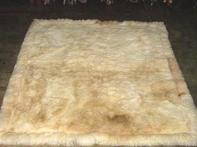 Velvety-soft baby alpaca fur rug, natural creamy colours