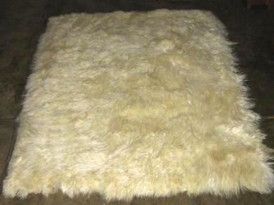 Velvety-soft Peruvian baby alpaca fur rug, white